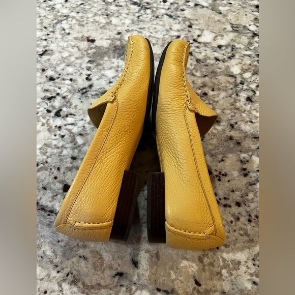 Talbots Women’s Pastel Yellow Loafers Size 7.5 - Picture 2 of 9